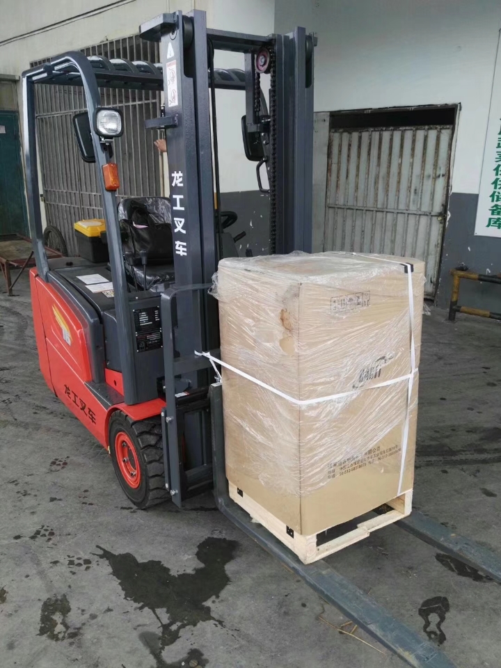 三支點電瓶叉車